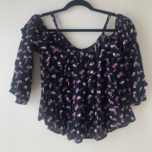 🛍 4/$25 !Forever 21 Open Shoulder Ruffle Top - Picture 2 of 4